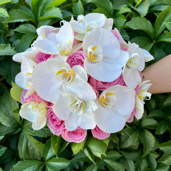 Buchet mireasa orhidee phalaenopsis si trandafiri roz