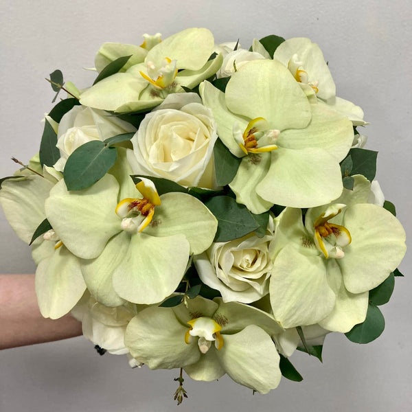 Buchet cununie trandafiri albi si orhidee verde