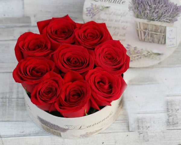 Aranjament floral cu 9 trandafiri rosii - pasiune si dragoste