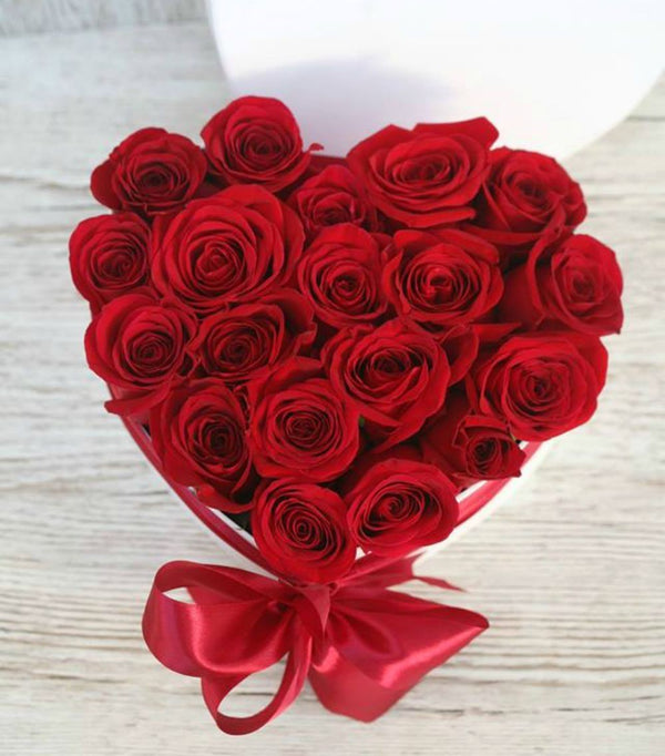 Aranjament floral in forma de inima, cu pret online, livrare Bucuresti!