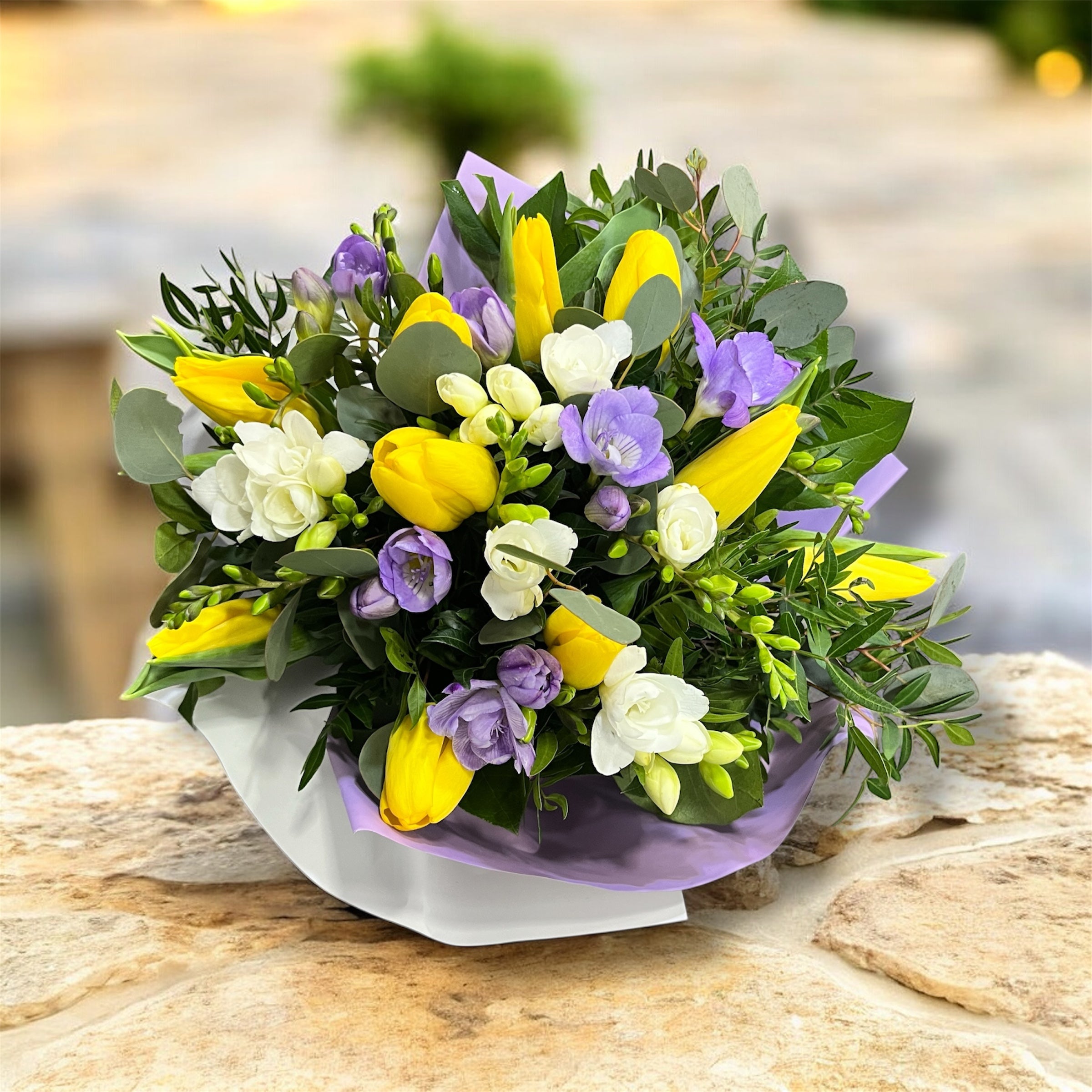 Buchet lalele si frezii