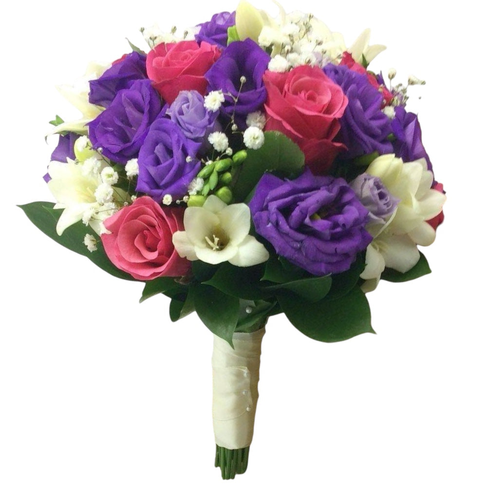 Buchet cununie colorat trandafiri ciclam si frezii