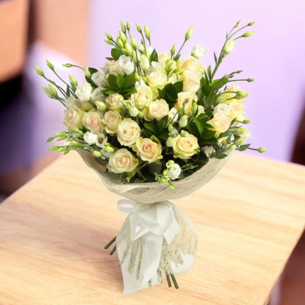 Buchet de minirose si lisianthus