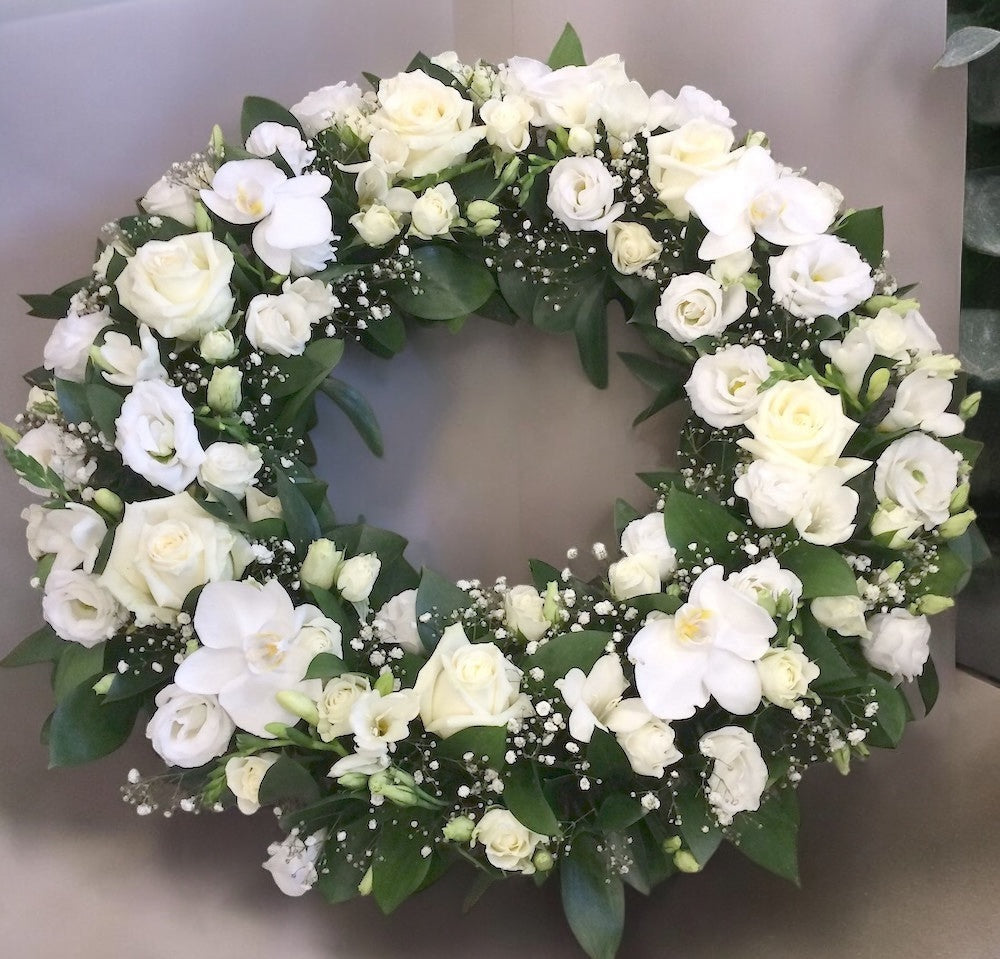 Coroana funerara rotunda trandafiri si orhidee