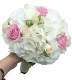 Buchet mireasa hortensie alba si minirose crem