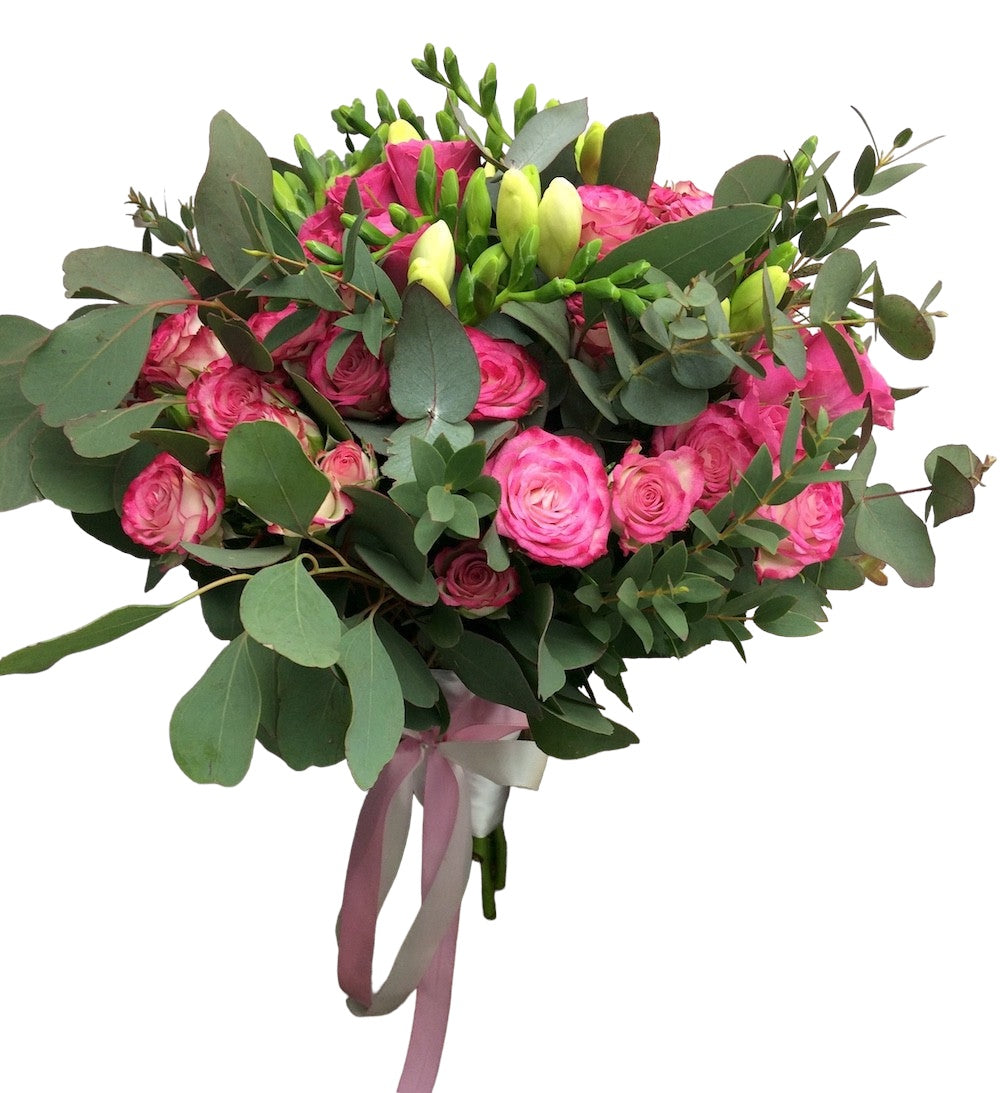 Buchet cununie frezii albe si minirose roz