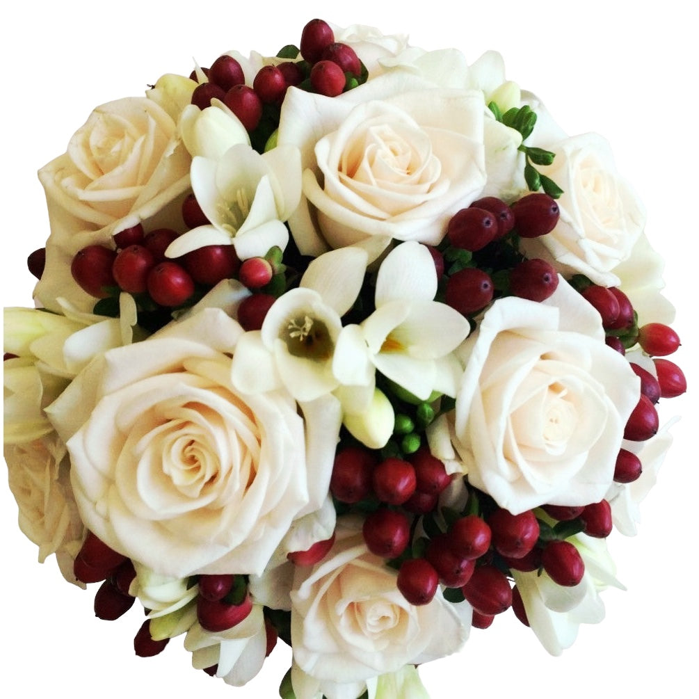 Buchet de mireasa din trandafiri, frezii si hypericum