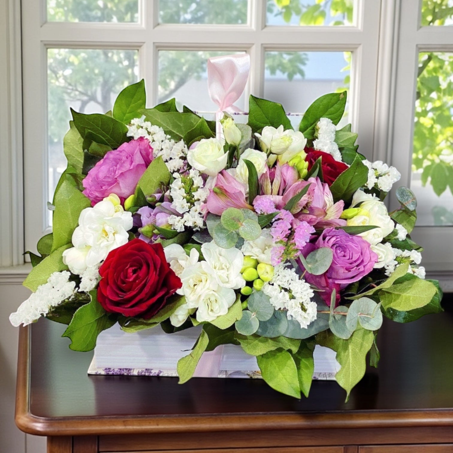 Cutie cu flori – un mix elegant de prospetime si culoare!