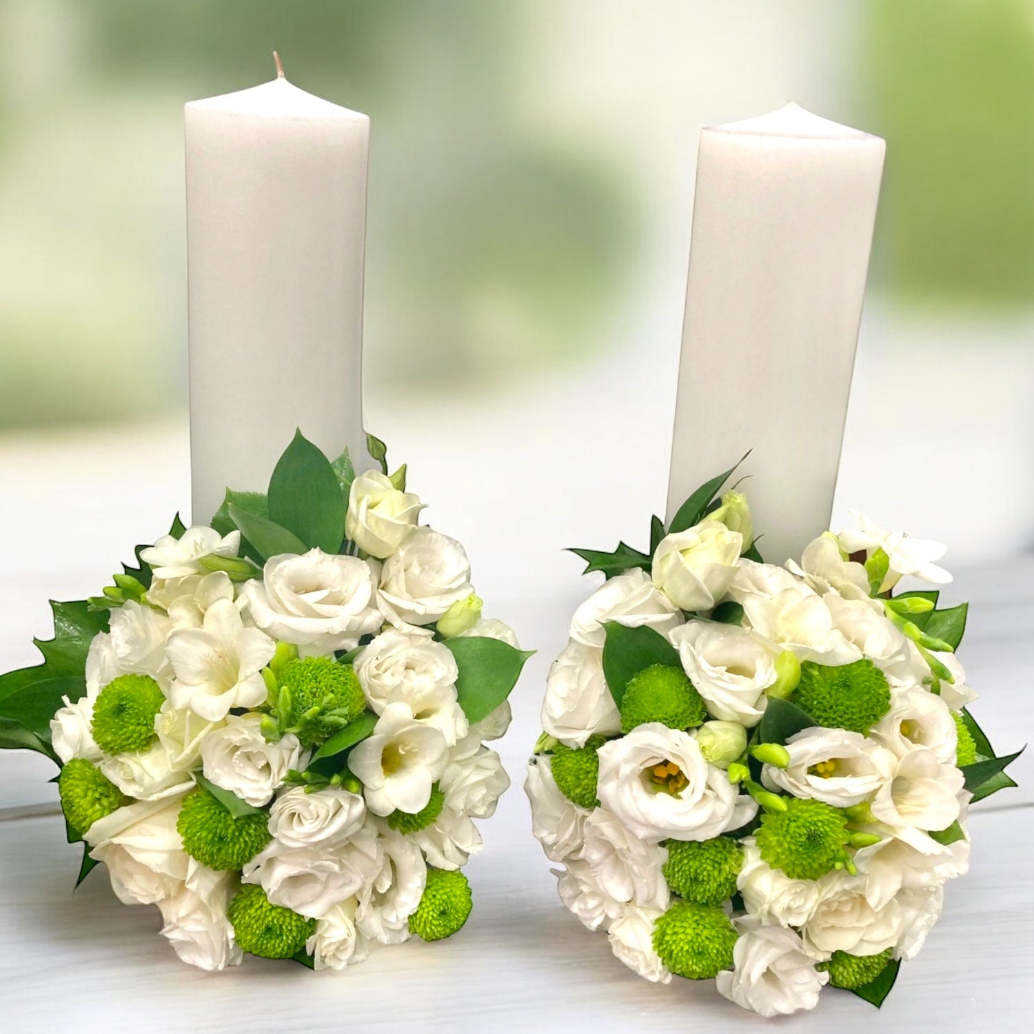 Short wedding candles with lisianthus and dianthus