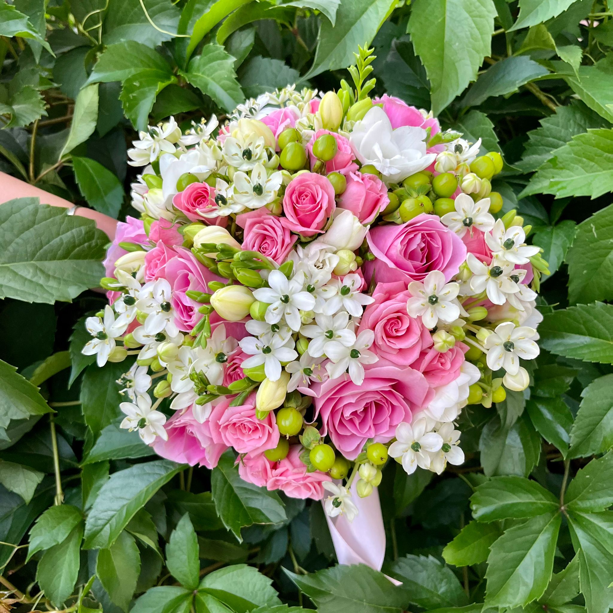 Bridal bouquet of roses, mini pink roses and ornithogalum