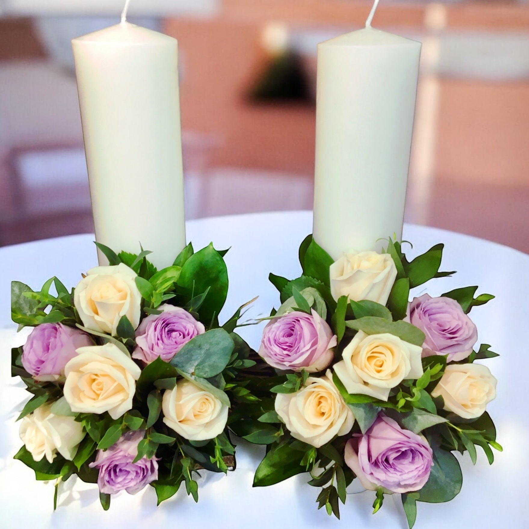 Lumanari nunta scurte trandafiri mov si crem
