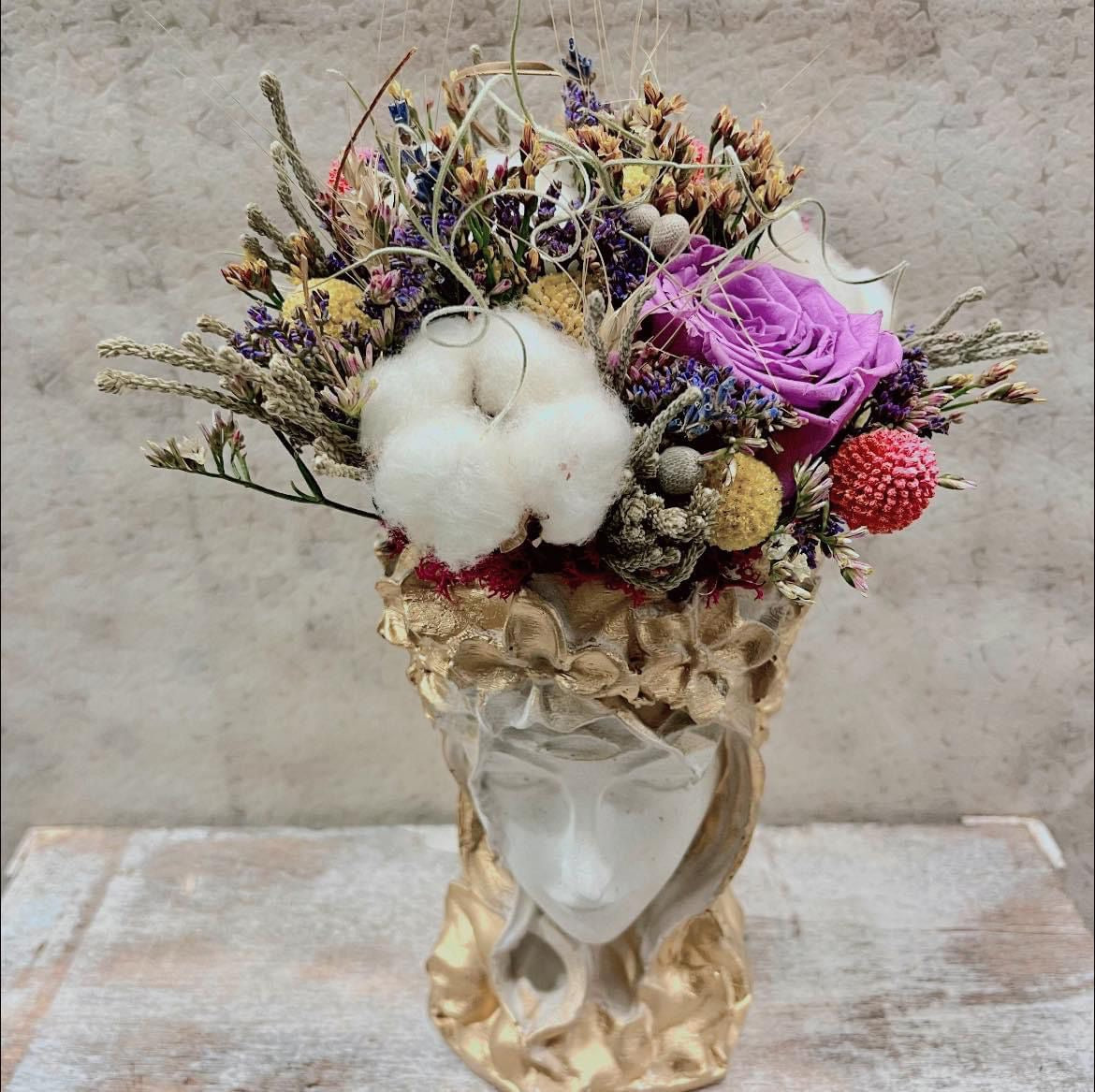 Aranjament elegant cu trandafiri criogenati