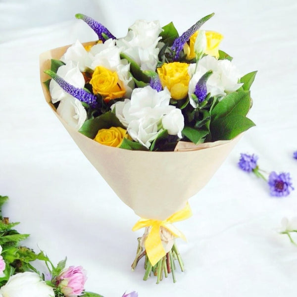 Buchet de trandafiri, lisianthus si veronica