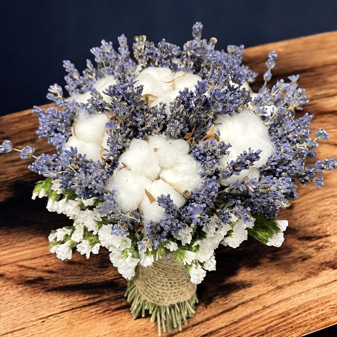 Buchet mireasa rustic lavanda si limonium alb