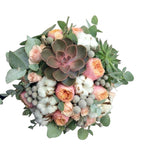 Buchet de mireasa cu miniroze, bumbac si suculente