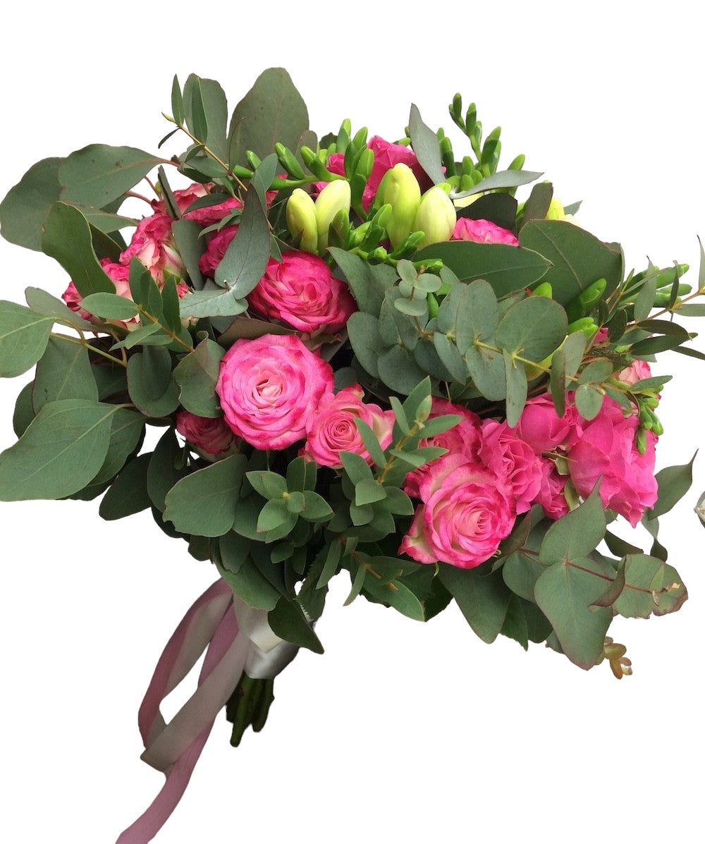 Buchet cununie frezii albe si minirose roz