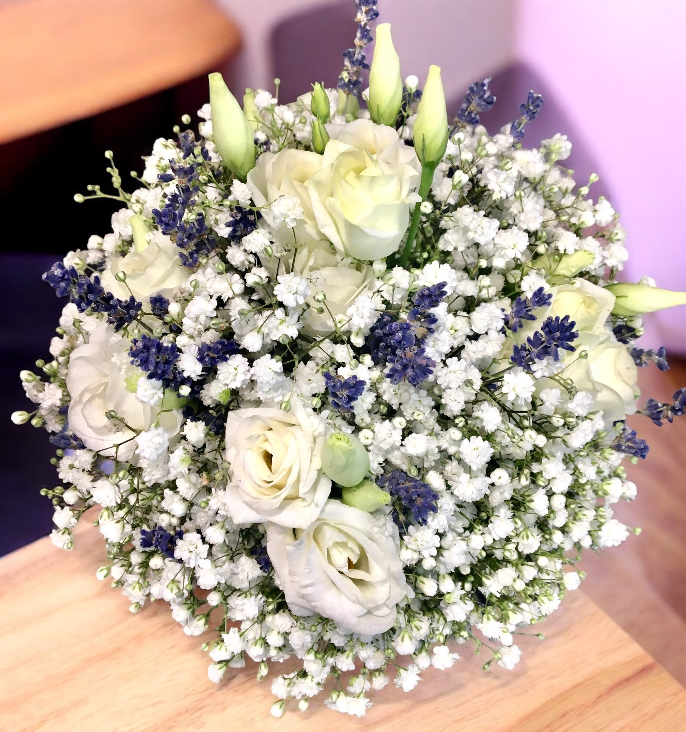 Buchet mireasa lavanda si floarea miresei