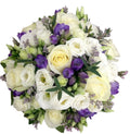 Buchet cununie trandafiri ivoire si frezii mov