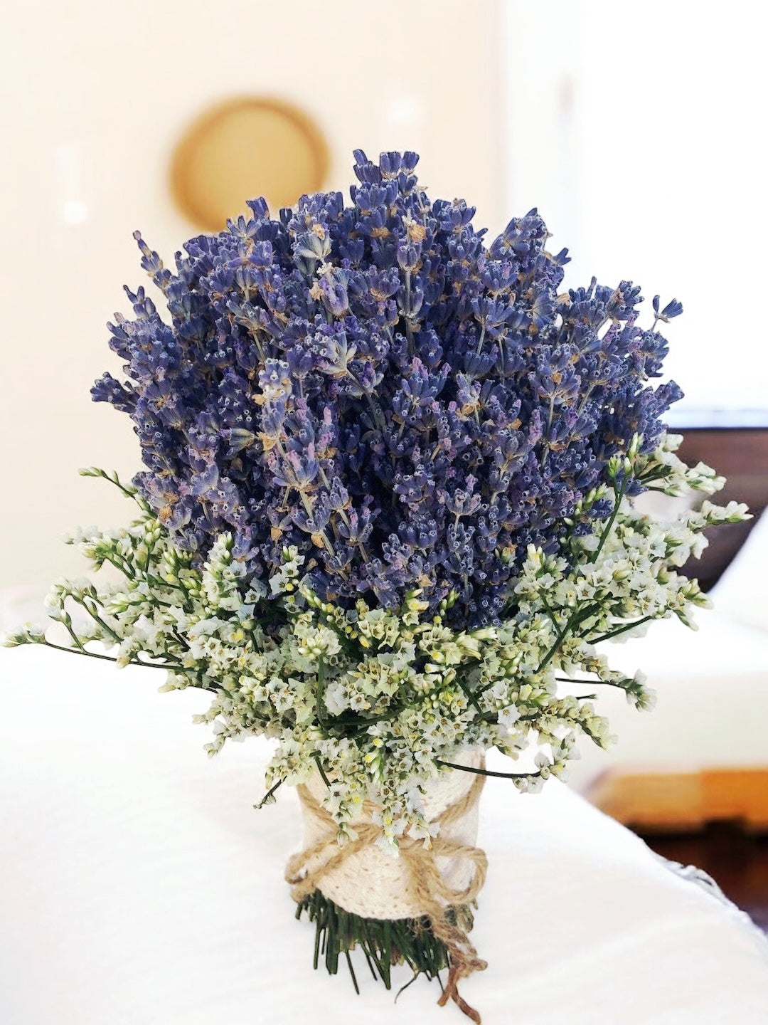 Buchet mireasa lavanda si limonium alb