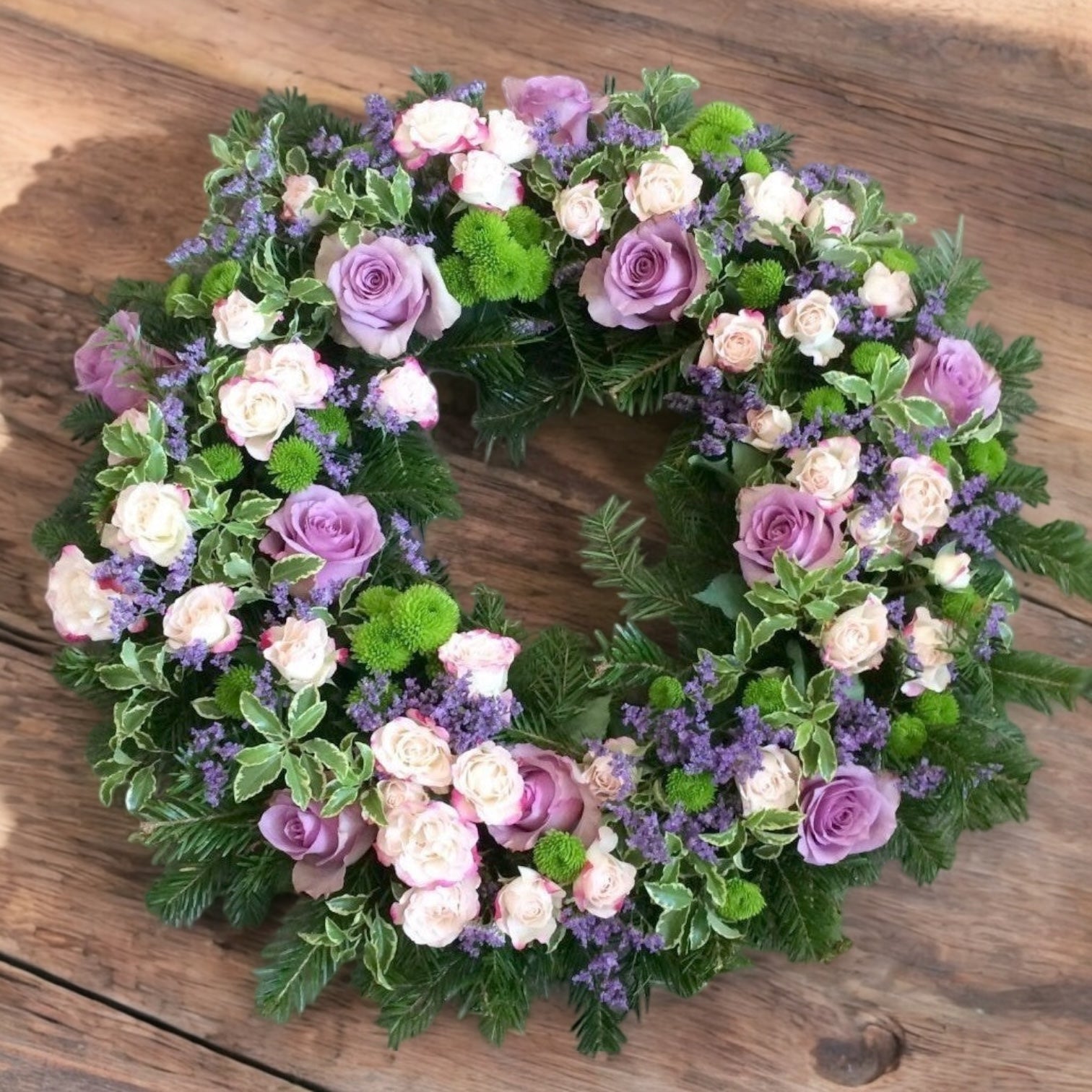 Coroana funerara rotunda minirose si trandafiri