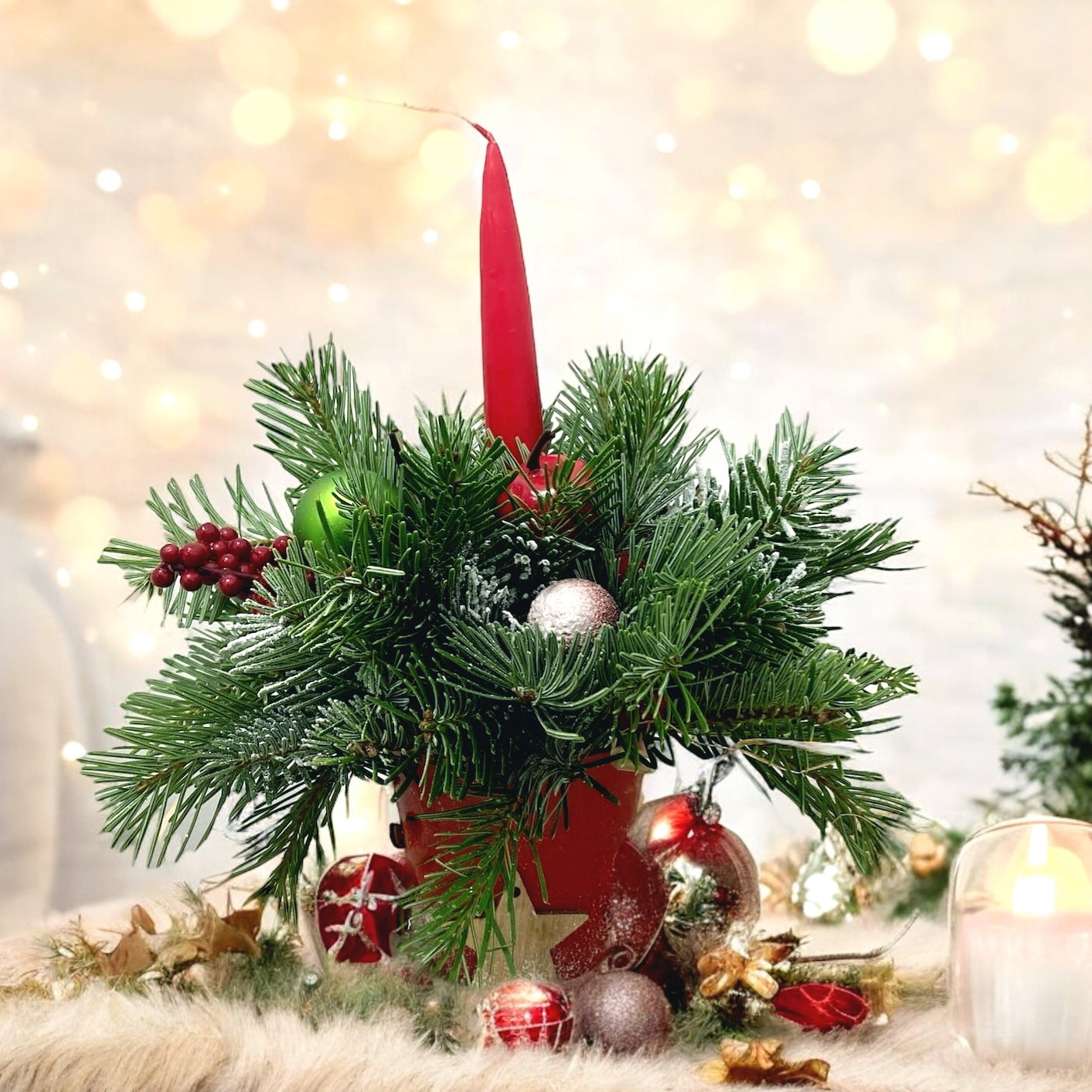 Aranjament de Craciun cu lumanare si brad natural