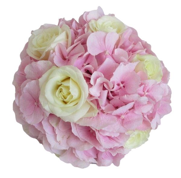 Buchet de mireasa din hortensie roz si trandafiri albi