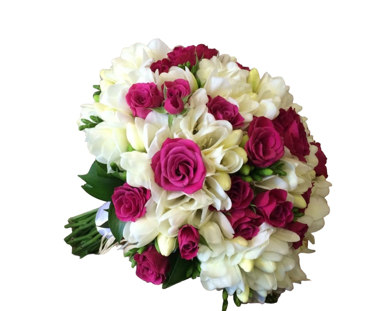 Buchet de miresa cu frezii albe si minirose ciclam