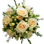 Buchet de mireasa cu hypericum crem si wax flowers