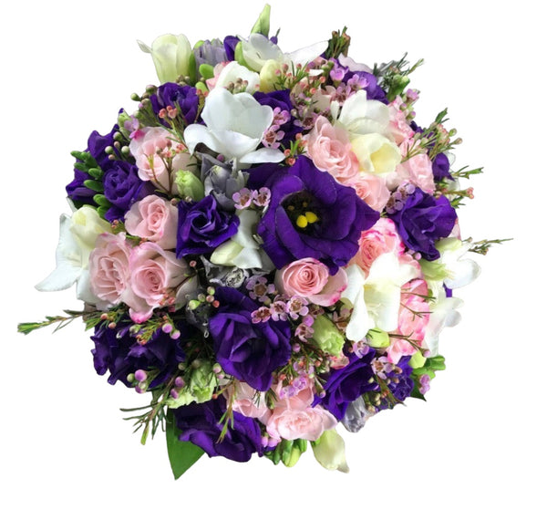 Buchet cununie elegant cu lisianthus, minirose si wax flowers