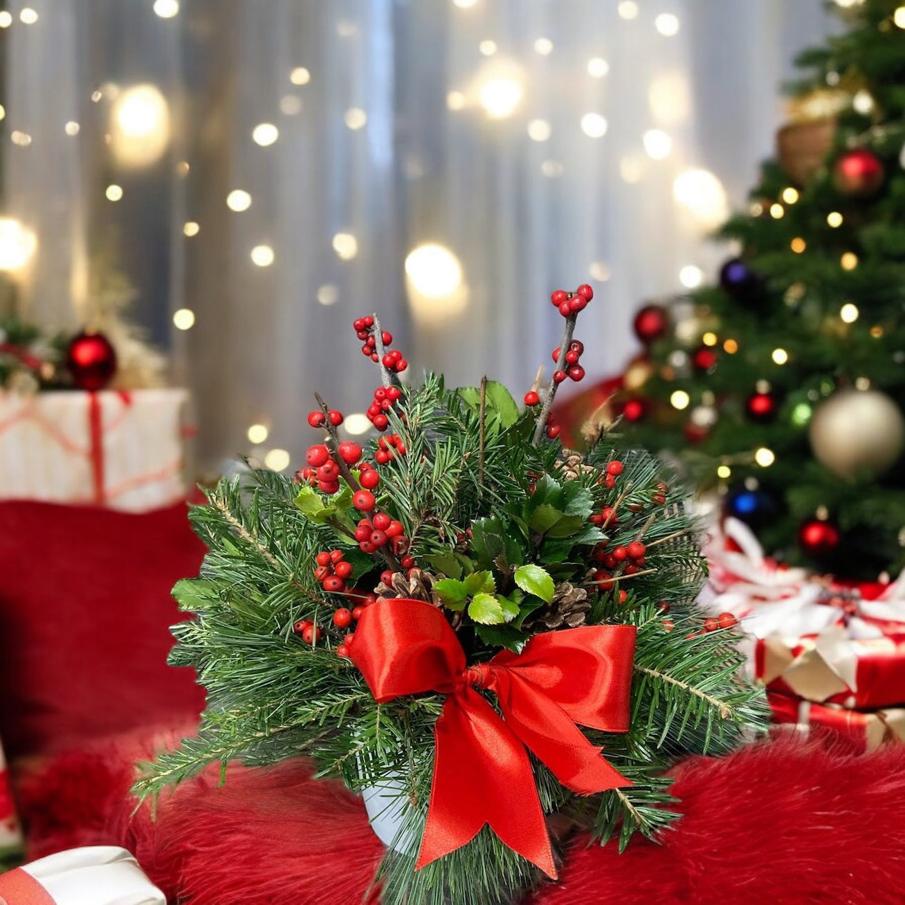 Aranjament Craciun - brad natural, ilex si conuri