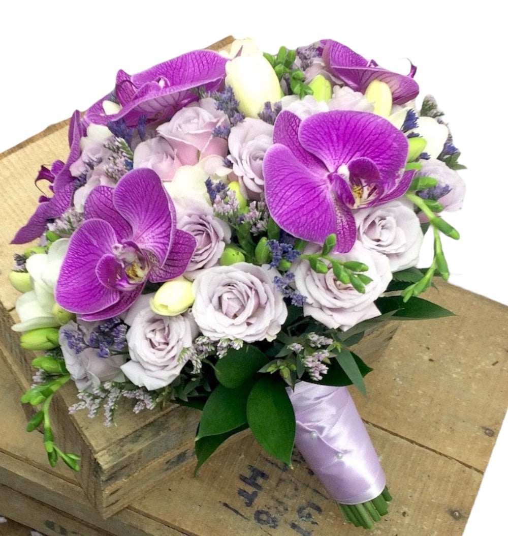 Buchet mireasa minirose lila si orhidee