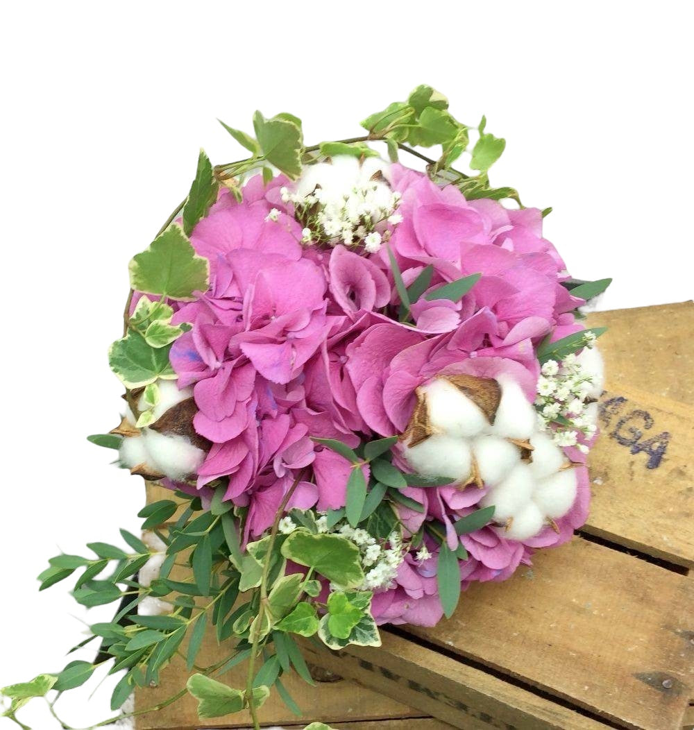 Buchet mireasa hortensie roz si bumbac