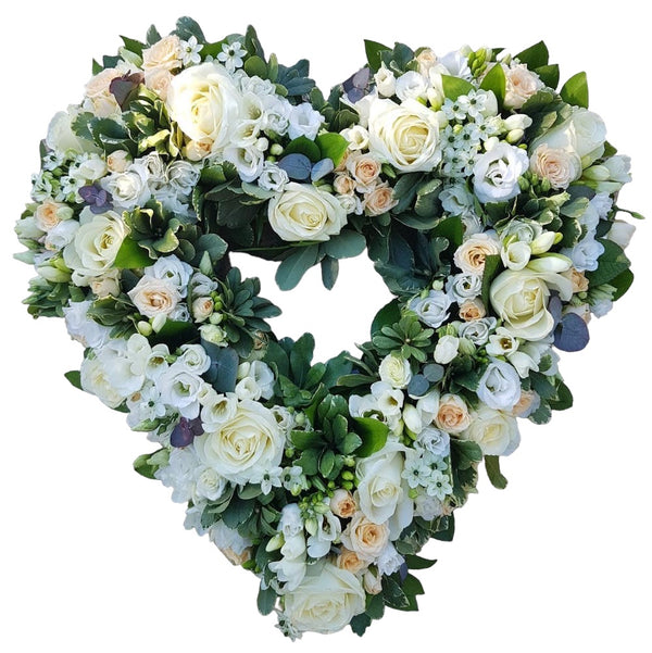 Inima funerara cu flori naturale albe