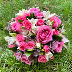 Buchet de mireasa cu trandafiri, frezii si limonium