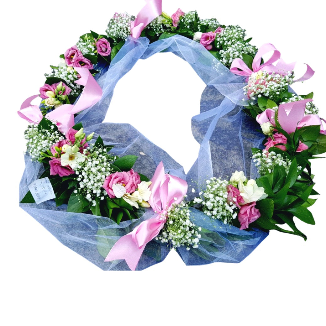 Aranjament cristelnita fetite frezii si lisianthus roz