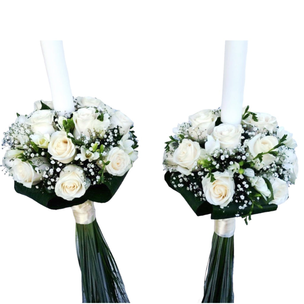 Lumanari cununie cu trandafiri crem si frezii albe