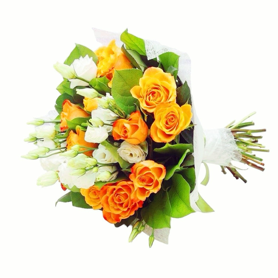 Buchet de flori cu trandafiri portocalii si lisianthus