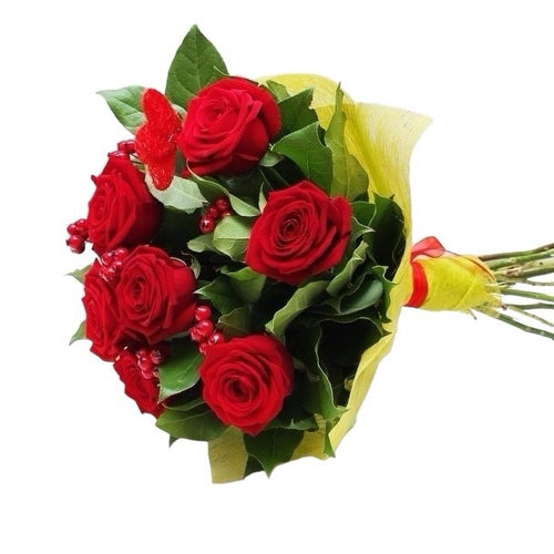 Buchet de trandafiri rosii si hypericum