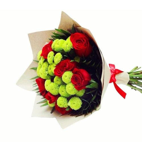 Buchet de trandafiri rosii si santini