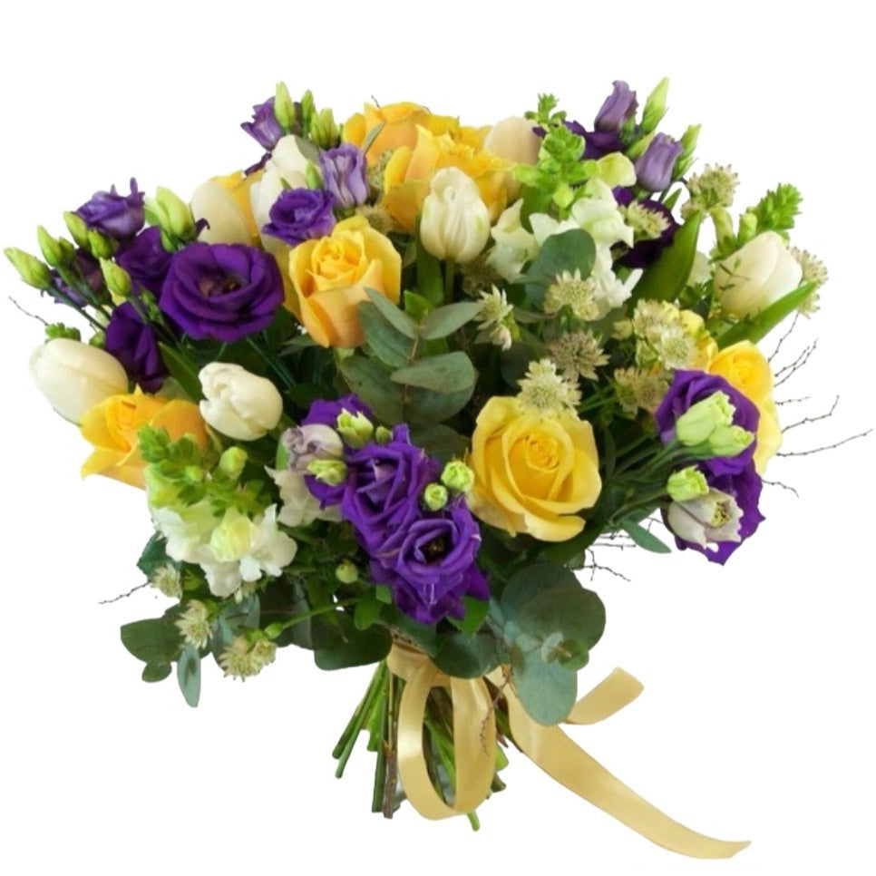 Buchet din trandafiri, lisianthus, lalele si astrantia