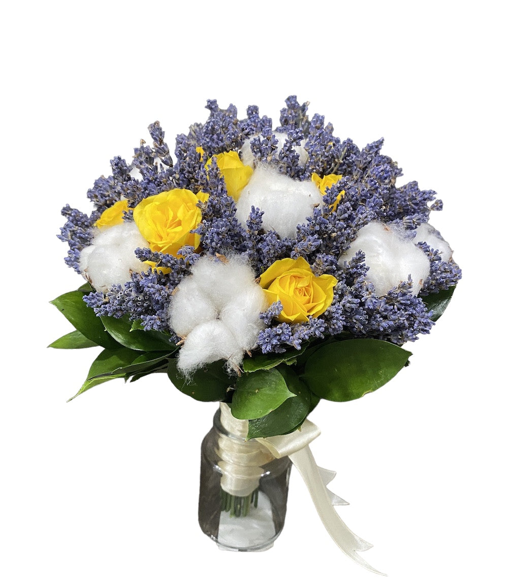 Buchet de cununie deosebit cu flori de bumbac, plante suculente si lavanda