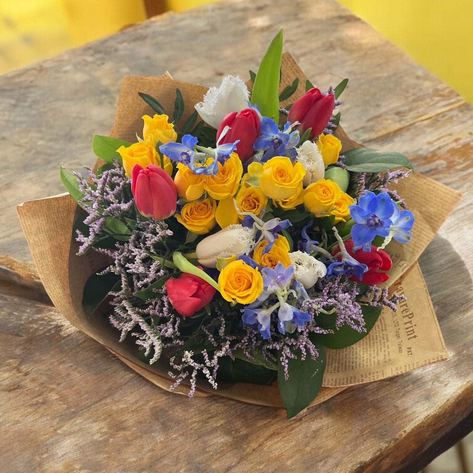 Cheerful spring floral arrangement