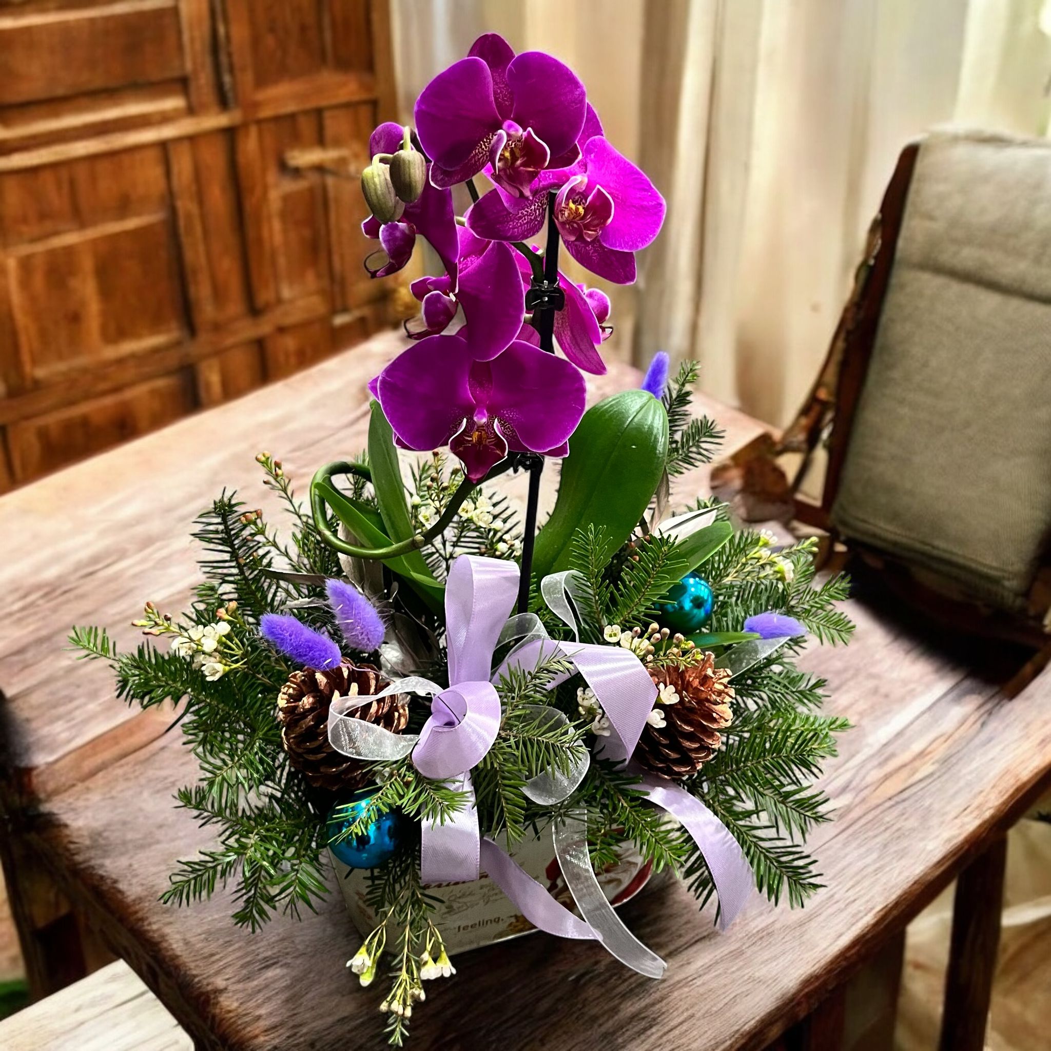Aranjament cu orhidee pentru Craciun