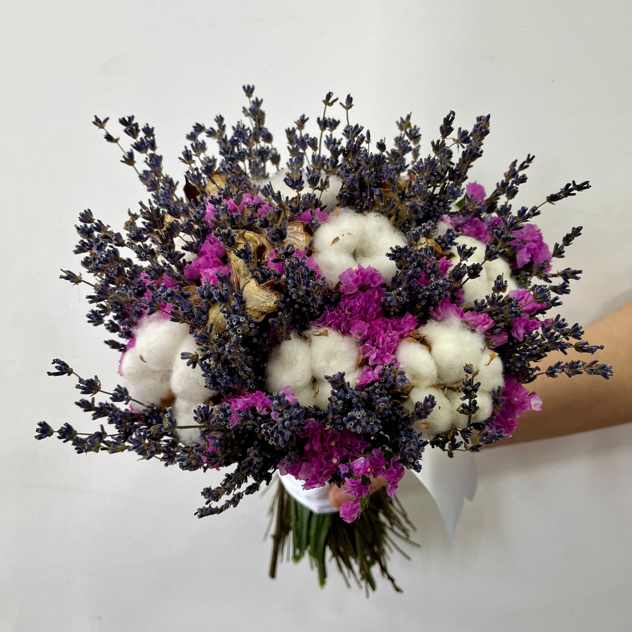 Buchet cununie rustic bumbac, lavanda si limonium roz