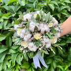 Buchet mireasa trandafiri albi bumbac si suculente