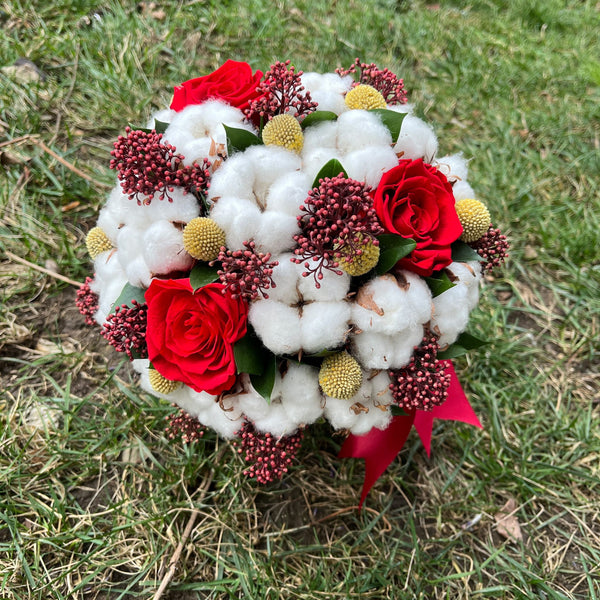 Bridal bouquet with cryogenic roses