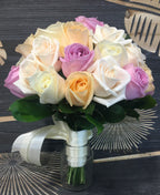Bridal bouquet of 25 roses in pastel colors