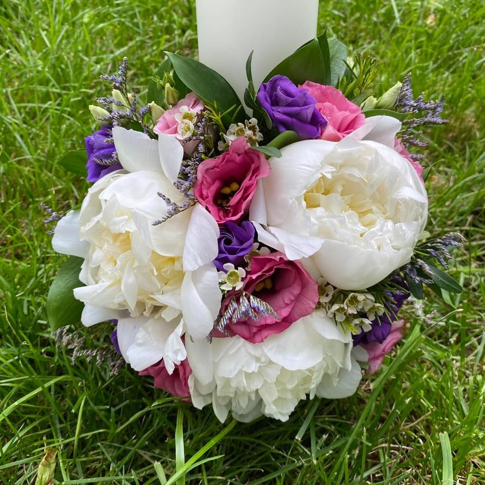 Lumanare botez scurta bujori albi