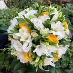 Buchet cununie trandafiri galbeni si frezii