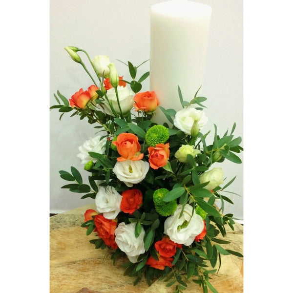 Short wedding candles with mini roses and santini